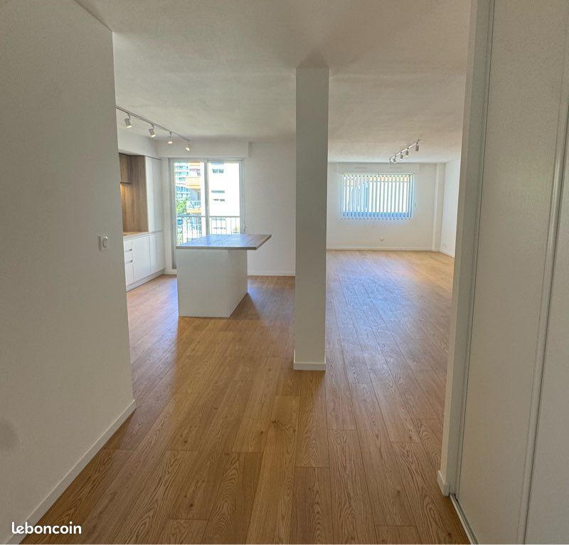 Apartamento de 2 dormitorios en Marseille, France No. 350497