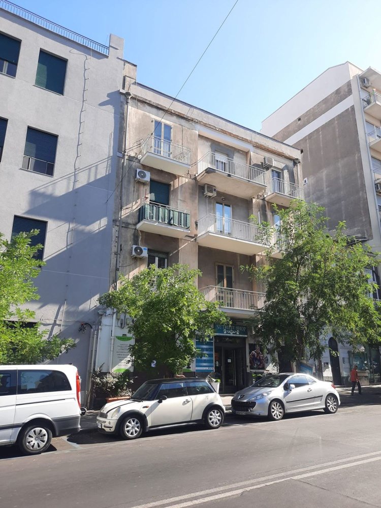 4 rooms Apartment in Catania, Italy No. 259687