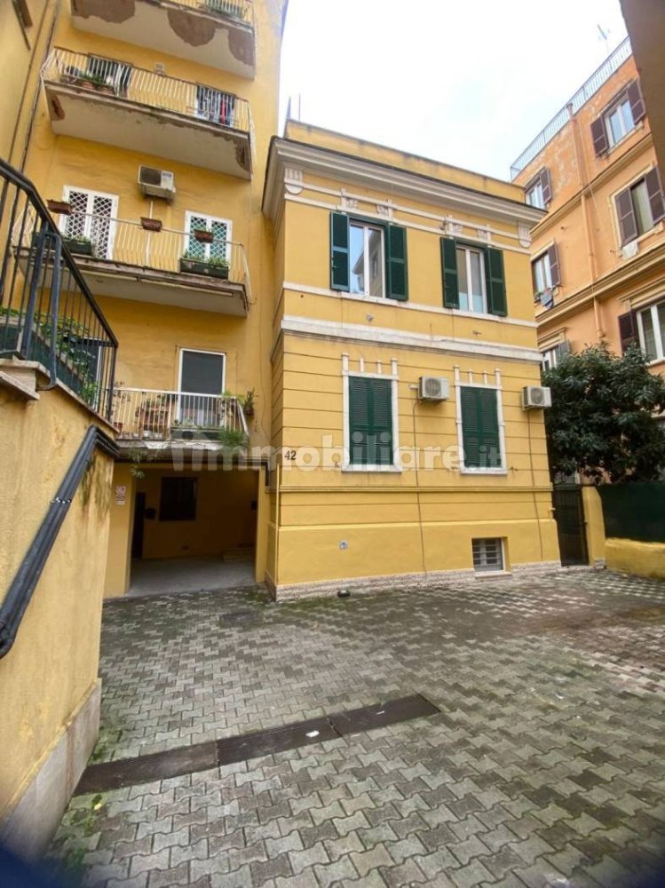 2 bedrooms Apartment in Rome, Italy No. 262517